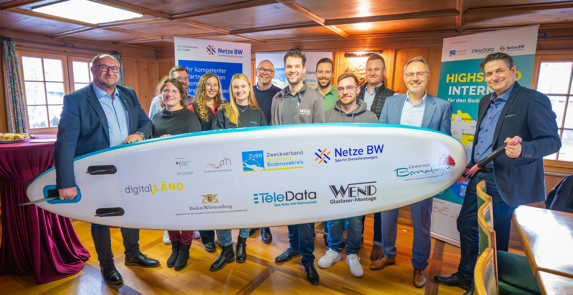 Lightworkart_ProS-19478_c_WEND-Glasfasermontage--Lightworkart_-_Manuel_Kamuf-SUP_bearb