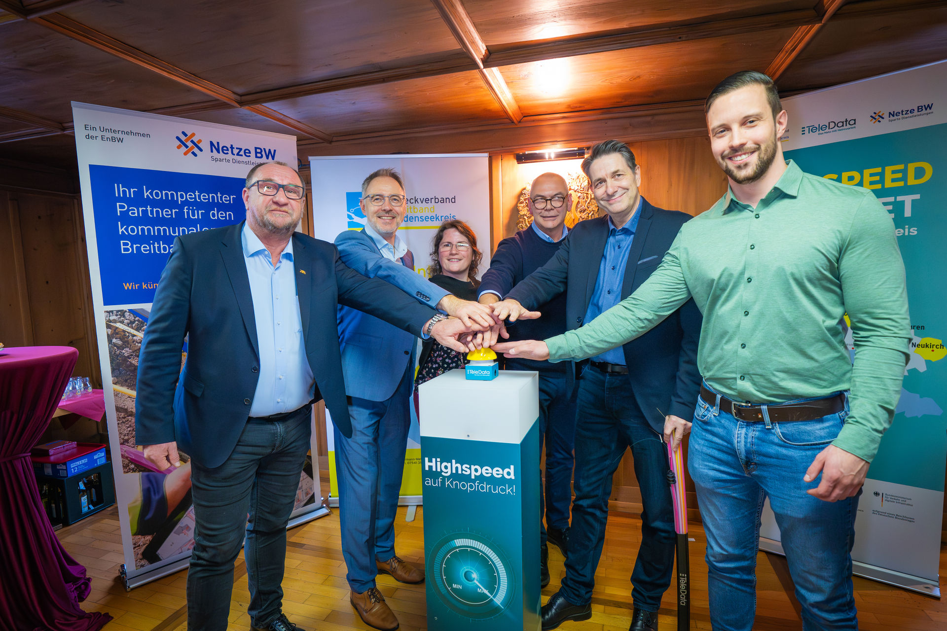 Lightworkart_ProS-19478_c_WEND-Glasfasermontage--Lightworkart_-_Manuel_Kamuf2